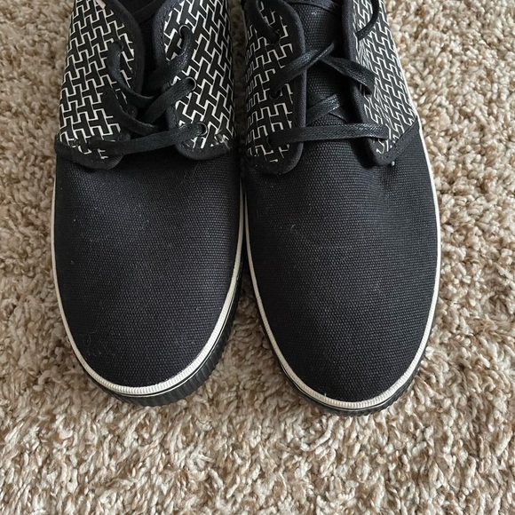 Toms Carlo Black and White Printed Canvas Sneaker Size 11 - Picture 6 of 11